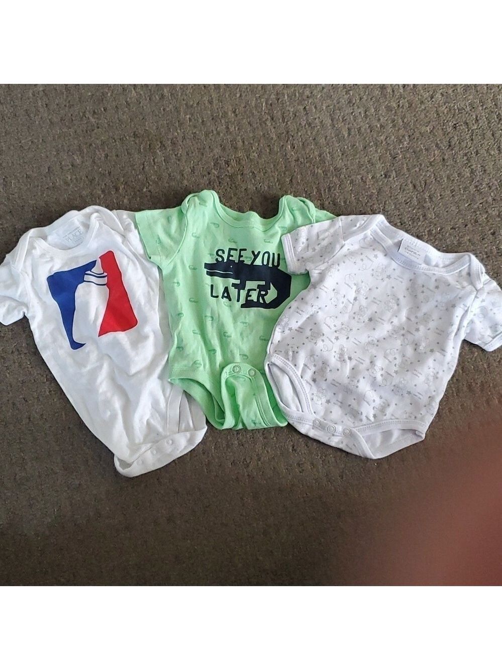 3 bodysuits size 3 to 6 months